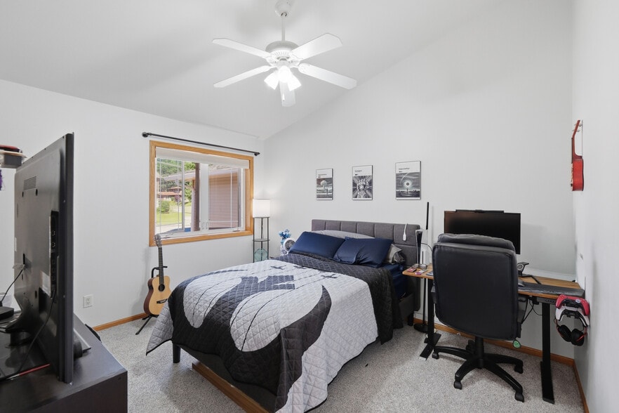 Main Flr Bdrm #2 - 1051 Tamarack Way