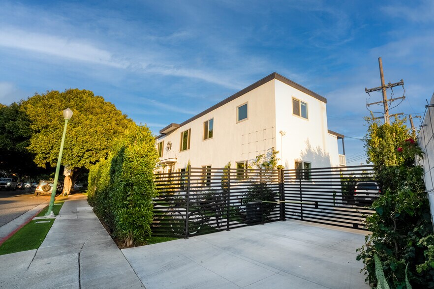 Building Photo - 920 Marine St