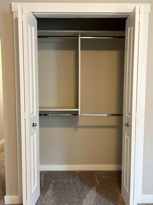 Building Photo - Stunning 3 bedroom 2 bathroom home in Meri...