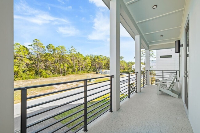 Building Photo - 31 Sarah St