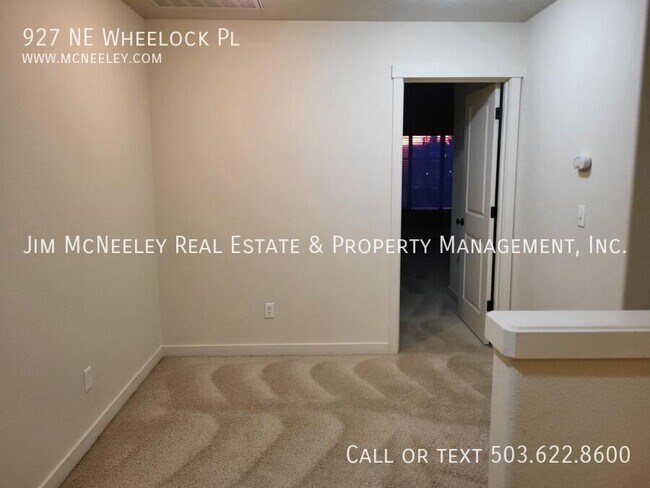 Building Photo - 927 NE Wheelock Pl