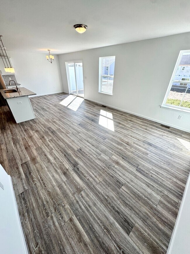 Building Photo - Newer Construction THREE BEDROOM/2.5 BATH TWIN