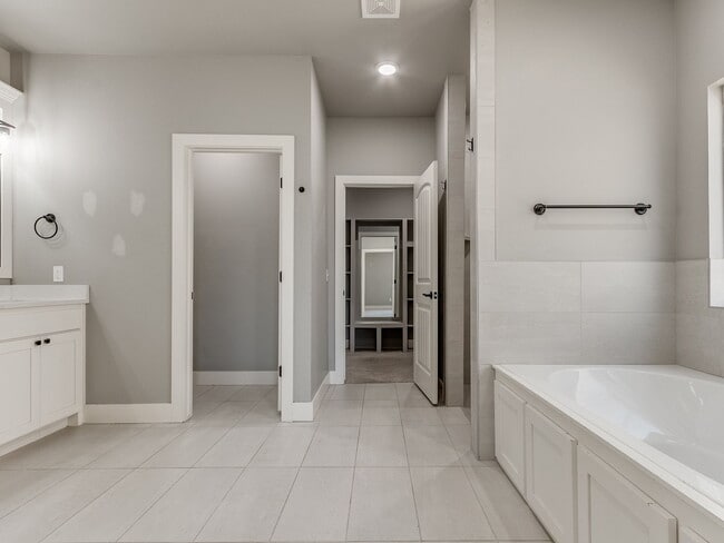 Building Photo - 3212 Hayven Cir