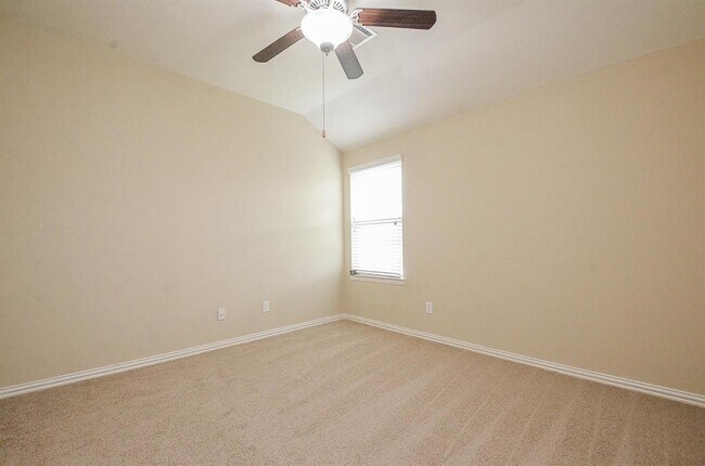 Building Photo - 6523 Point Hollow Ln