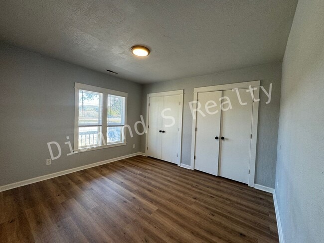 Building Photo - Charming 2 Bedroom/2 Bathroom House Coming Soon!