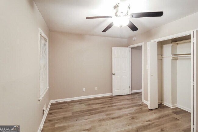 Building Photo - 3135 Robin Rd