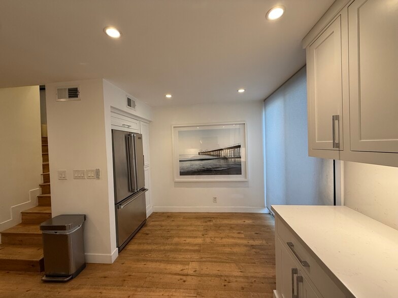 Kitchen - 8611 Burton Way