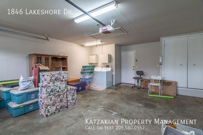 Building Photo - 1846 Lakeshore Dr