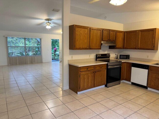 Building Photo - 865 17th Ln SW