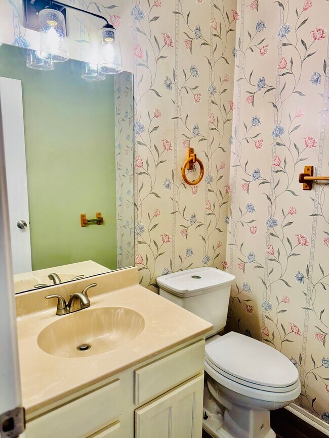 Building Photo - New Rental! 2-Story Townhome in Calallen –...