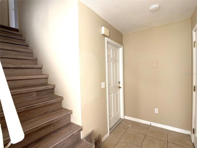 Building Photo - 501 Coconut Palm Way