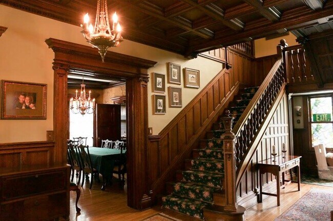 Building Photo - 820 1st St N