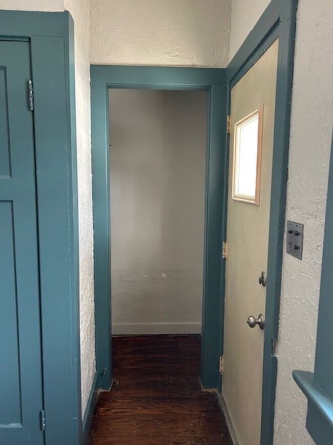 Building Photo - 2 Bedroom, 2 Bath Home w/Full Basement in Dayton