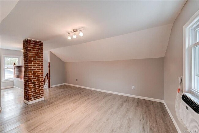 Building Photo - 56 Fountain Pl