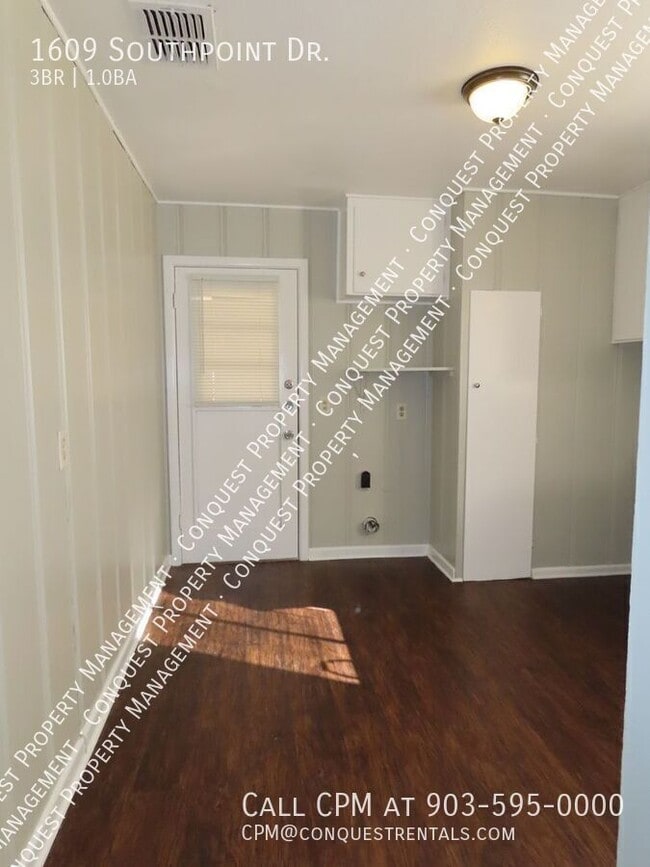Building Photo - 1609 Southpoint Dr