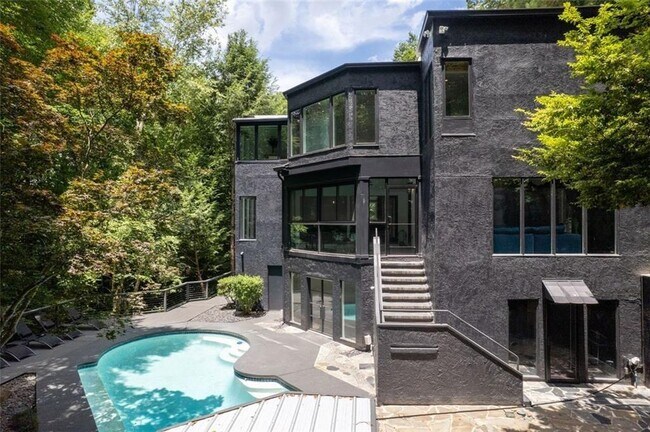 Building Photo - 4 W Wesley Ridge