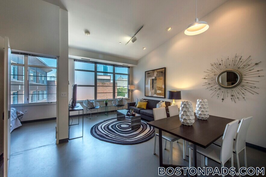 Building Photo - 62 Boylston St