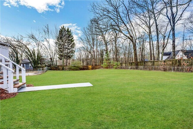 Building Photo - 4952 Pebblebrook Dr