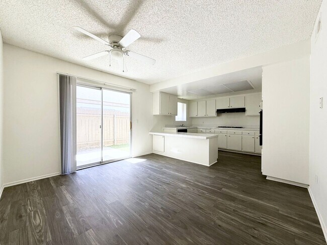 Building Photo - Townhome in Fire Mountain w/ Attached Garage!