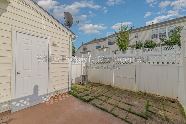 Building Photo - 825 Gentlewinds Ct