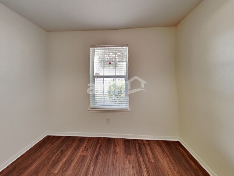 Building Photo - 2114 English Green Way