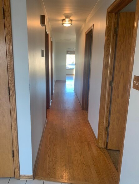 Building Photo - 8826 N Chester Ave