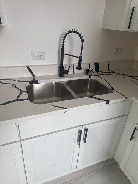 Building Photo - 6716 S Indiana Ave