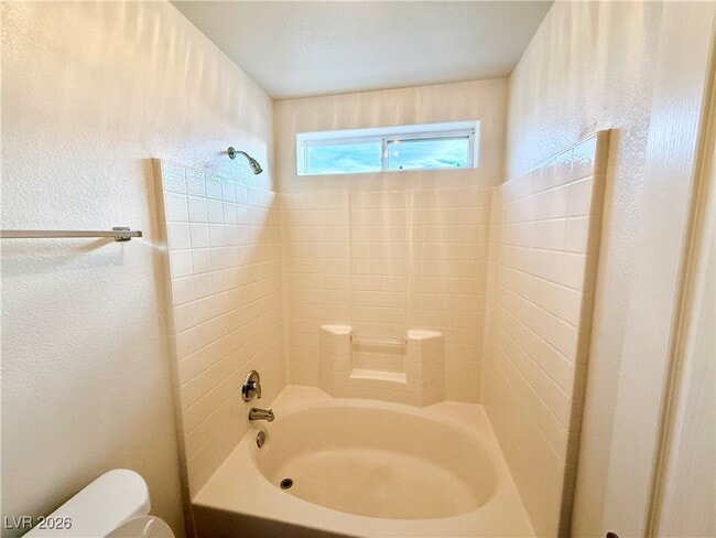 Building Photo - 5421 N Fleetwood Pl