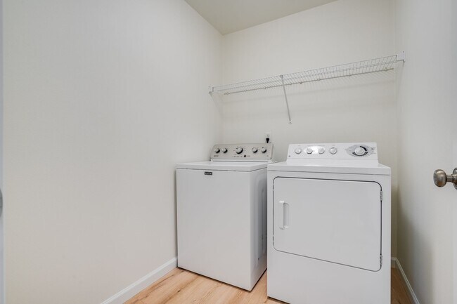 Building Photo - Beautiful 4 Bed, 3 Bath Rental Home in Hil...