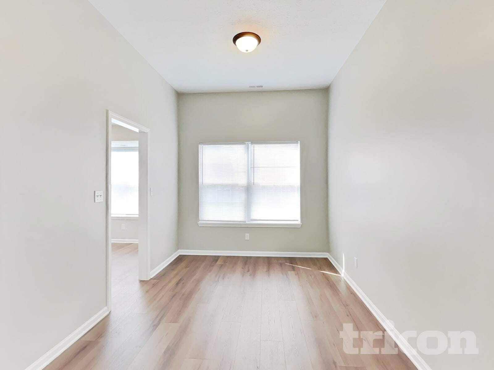 Building Photo - 10229 Park Valley Dr