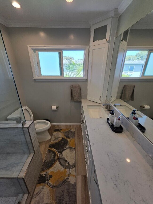 Building Photo - UPPER 1BD/1BA CONDO WITH GARAGE AND COMMON...