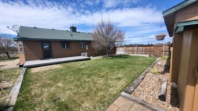 Building Photo - 3 Bed 2 Bath Single level - Horse Property...