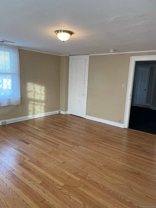 Building Photo - 176 S Main St