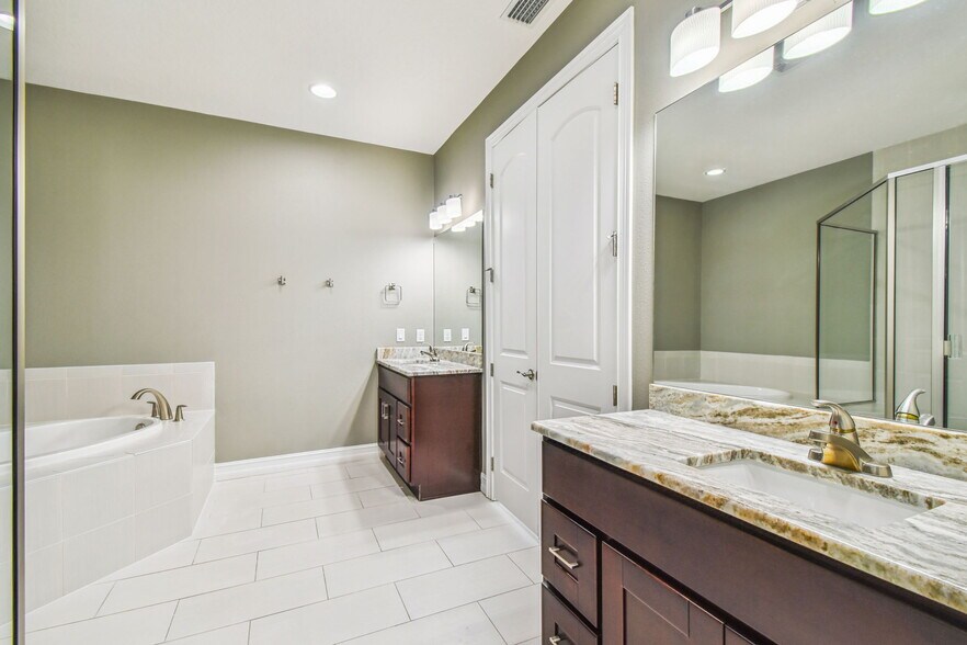 Building Photo - 622 S Matanzas Ave