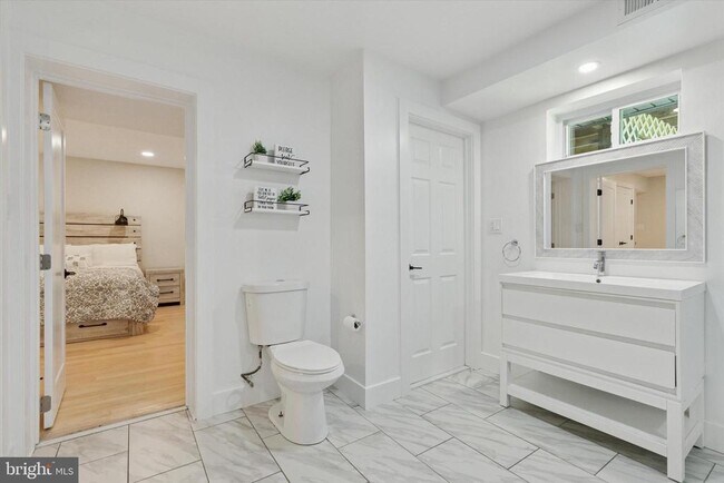 Building Photo - 1220 Valley Rd