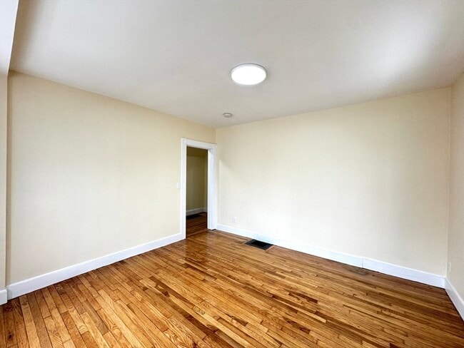 Building Photo - 98 Safford St