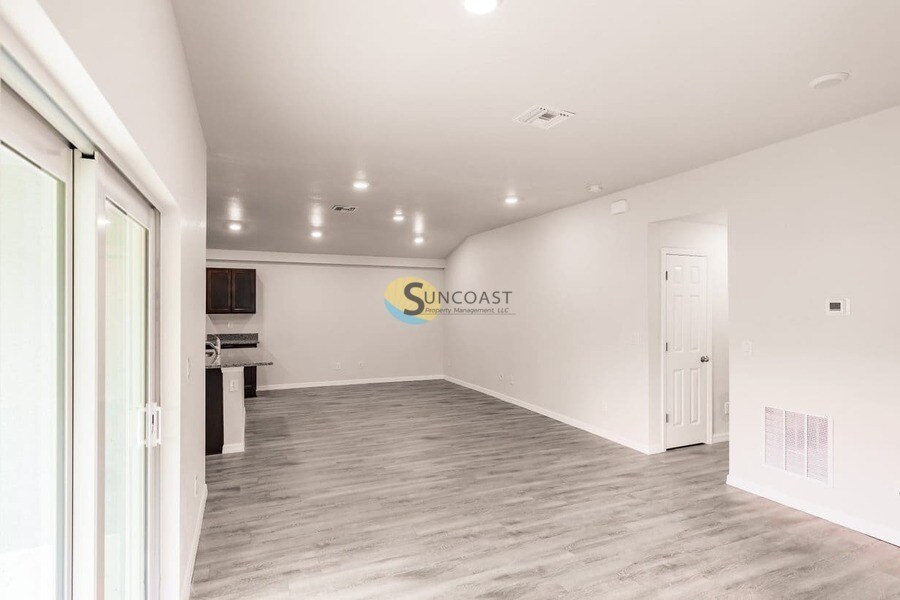 Building Photo - 1937 Laverna Ave