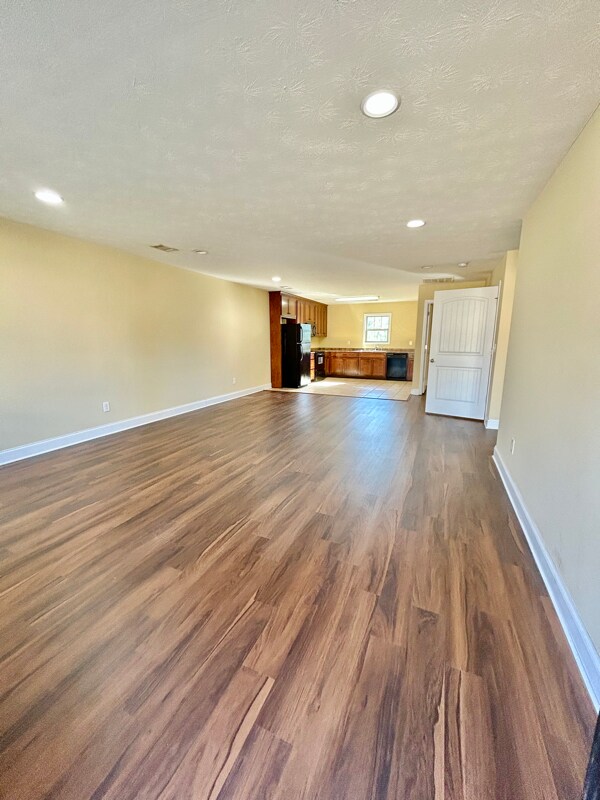 Building Photo - 8 Cal Rd