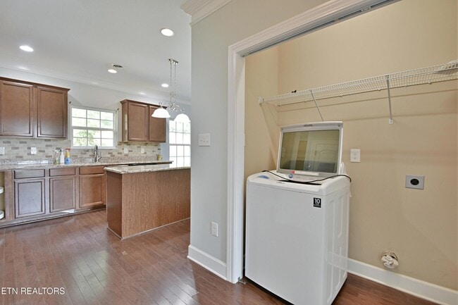 Building Photo - 3032 Oakwood Hills Ln