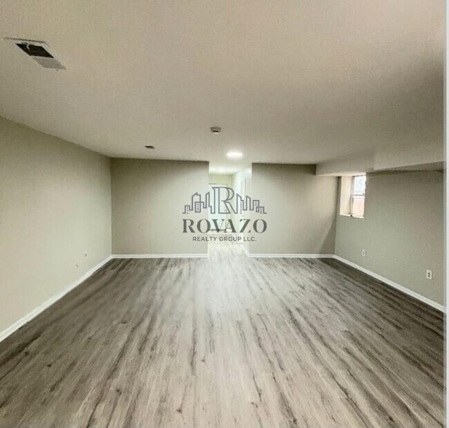 Building Photo - 297 Avon Ave