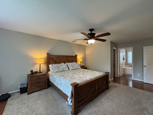 Building Photo - Stunning 4 Bed 3.5 Bath Single Family Home...