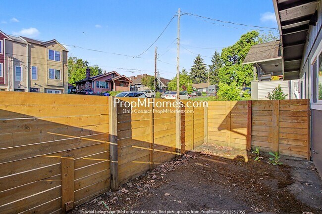 Building Photo - Updated Two Bedroom Unit in St Johns!