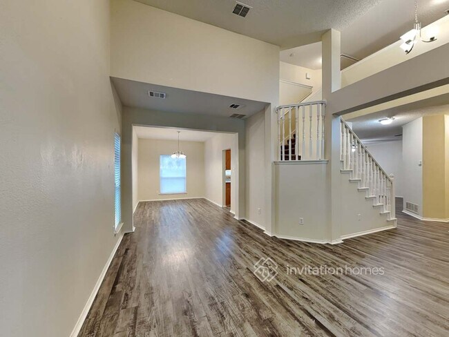 Building Photo - 2703 Magnolia Ln