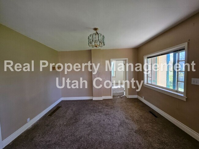 Building Photo - 209 S 400 E