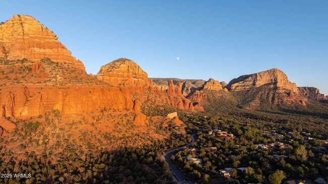 Building Photo - FULLY FURNISHED SEDONA DREAM HOME AWAITS