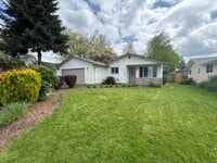 Building Photo - Peaceful Albany Home with Private Yard