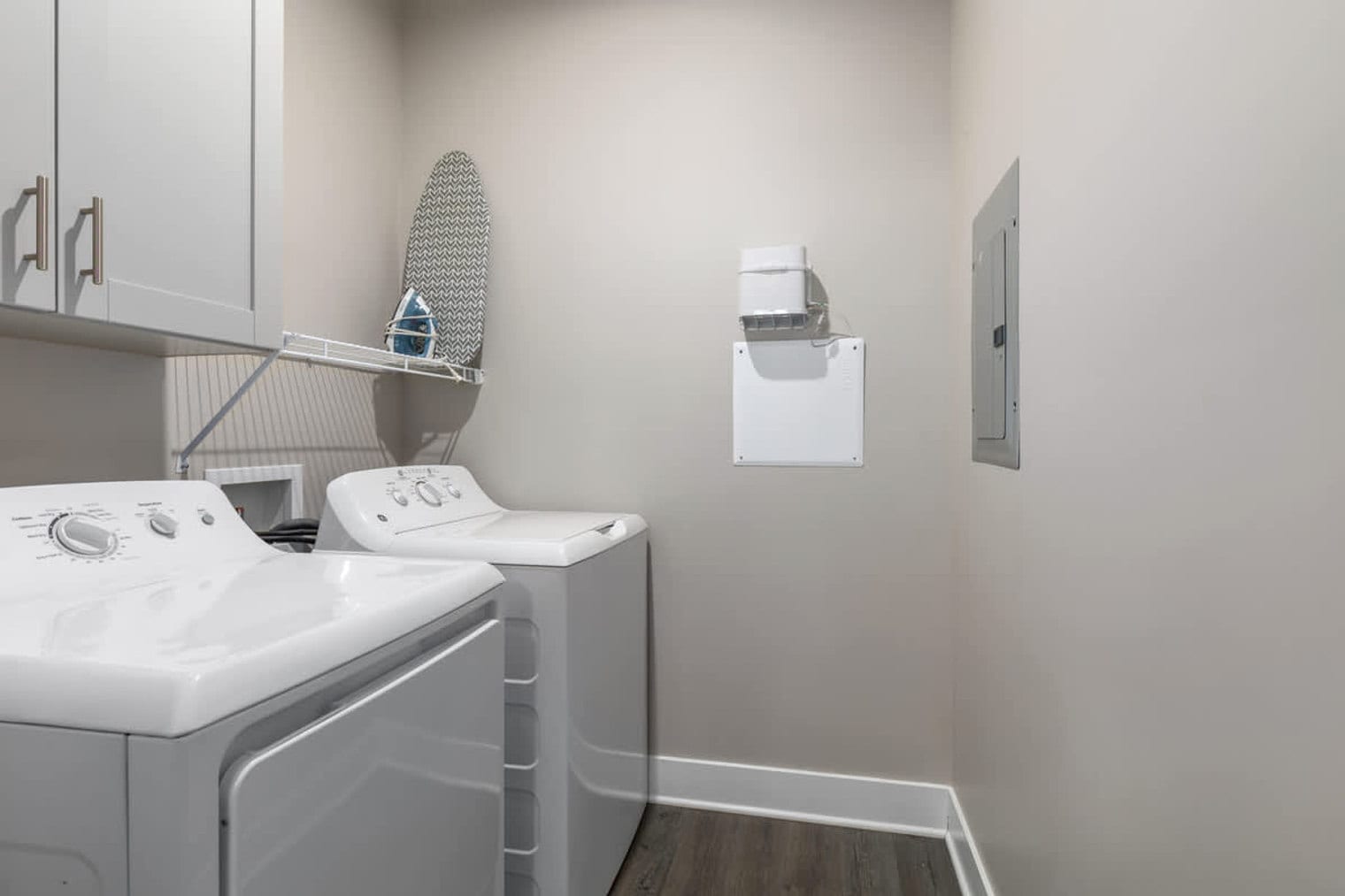 Building Photo - 3938 Pinot Dr