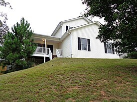 Building Photo - 1005 Whispering Woods Dr