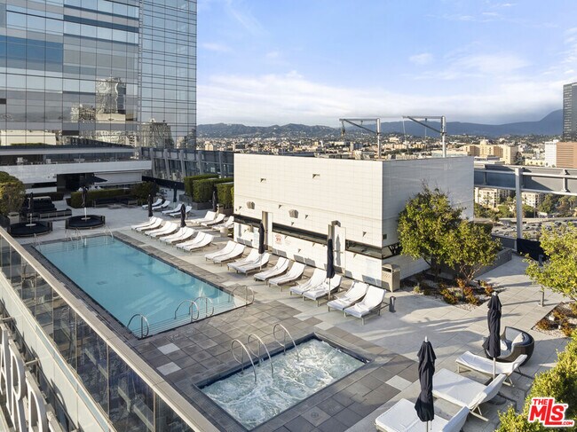 Building Photo - 900 W Olympic Blvd