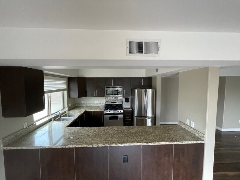 KITCHEN - 1537 S Holt Ave
